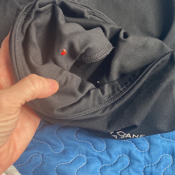 Lorna Jane small black fitness Capri leggings with mesh lace on bottom - Picture 9 of 10